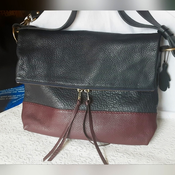 $$$ SALE $$$ NEW Roots Navy & Wine Pebbled Leather - Picture 2 of 13